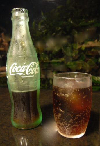 東儀秀樹のコカ・コーラ　飲み方